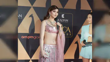 उर्वशी रौतेला का 70 लाख का गुलाबी इंडो-वेस्टर्न जादू: ग्लैमर की नई परिभाषा!