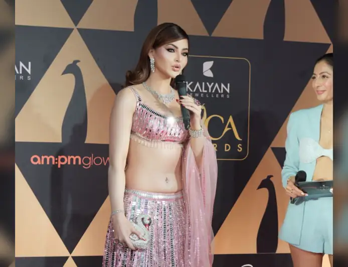 उर्वशी रौतेला का 70 लाख का गुलाबी इंडो-वेस्टर्न जादू: ग्लैमर की नई परिभाषा!