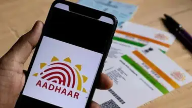 आधार कार्ड में नाम बदलने के 4 नियम: स्पेलिंग से गजट तक पूरी प्रक्रिया